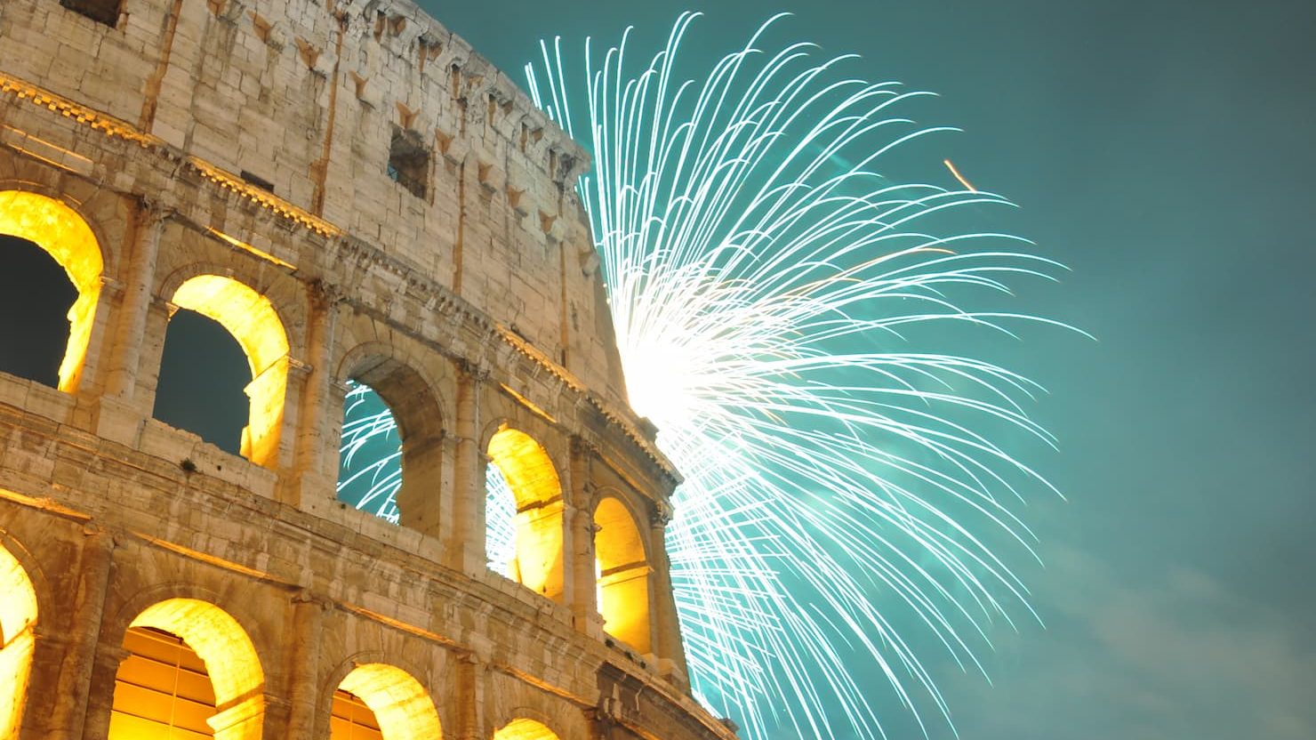 Fuochi d'artificio sul Colosseo
