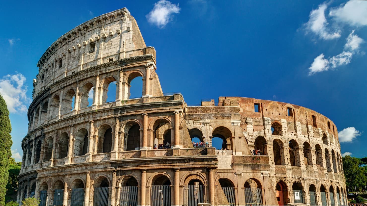 Vista frontale del Colosseo